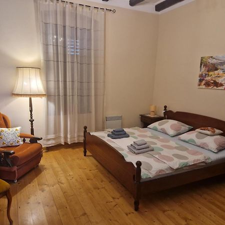 Apartments Sena Pula Bagian luar foto