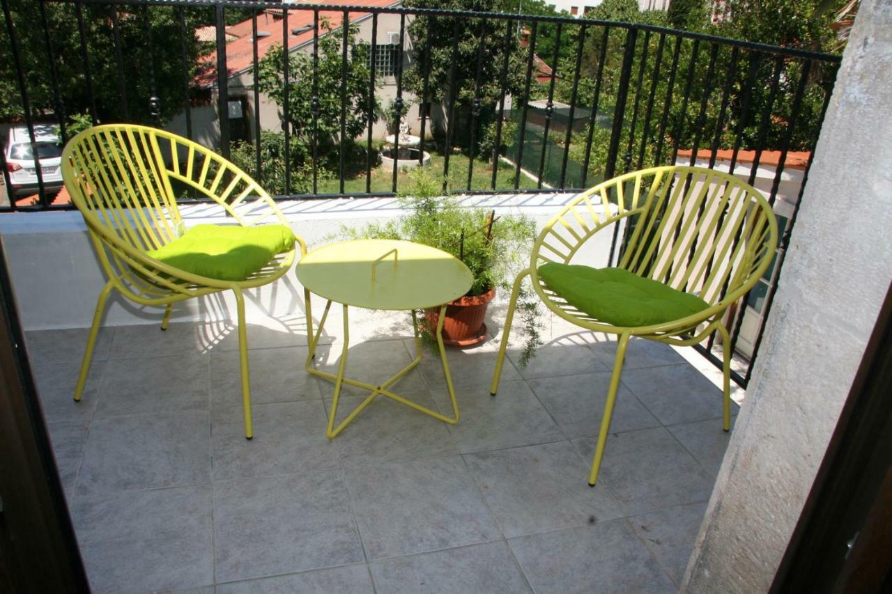 Apartments Sena Pula Bagian luar foto