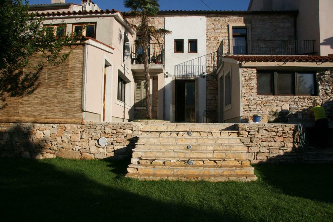 Apartments Sena Pula Bagian luar foto