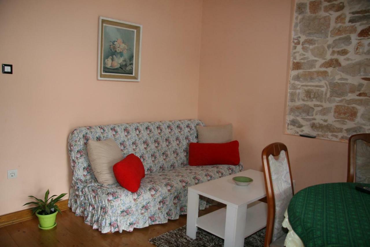 Apartments Sena Pula Bagian luar foto