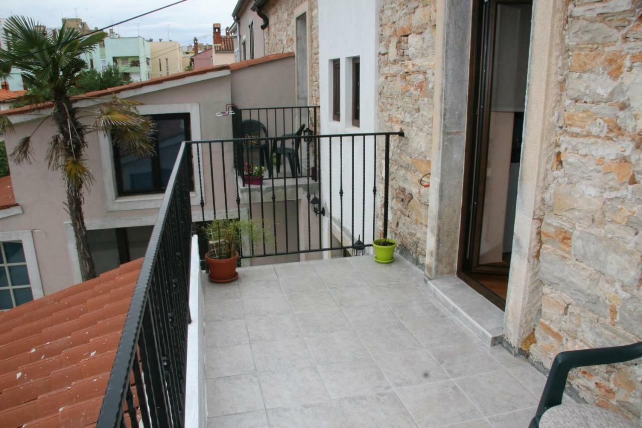 Apartments Sena Pula Bagian luar foto