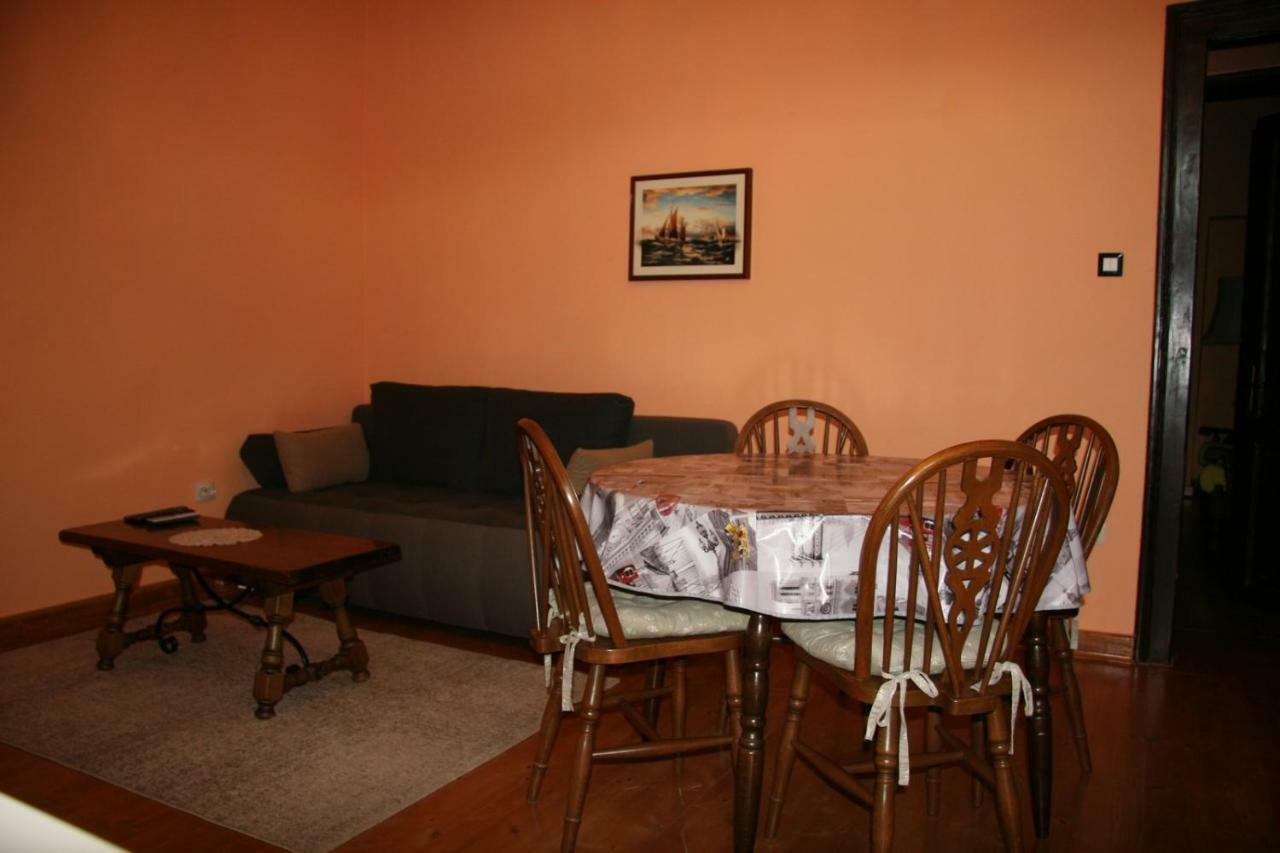 Apartments Sena Pula Bagian luar foto