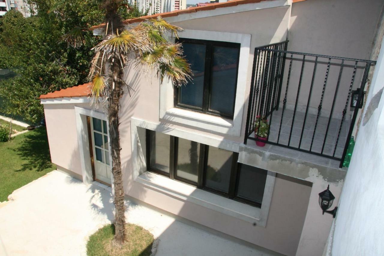 Apartments Sena Pula Bagian luar foto