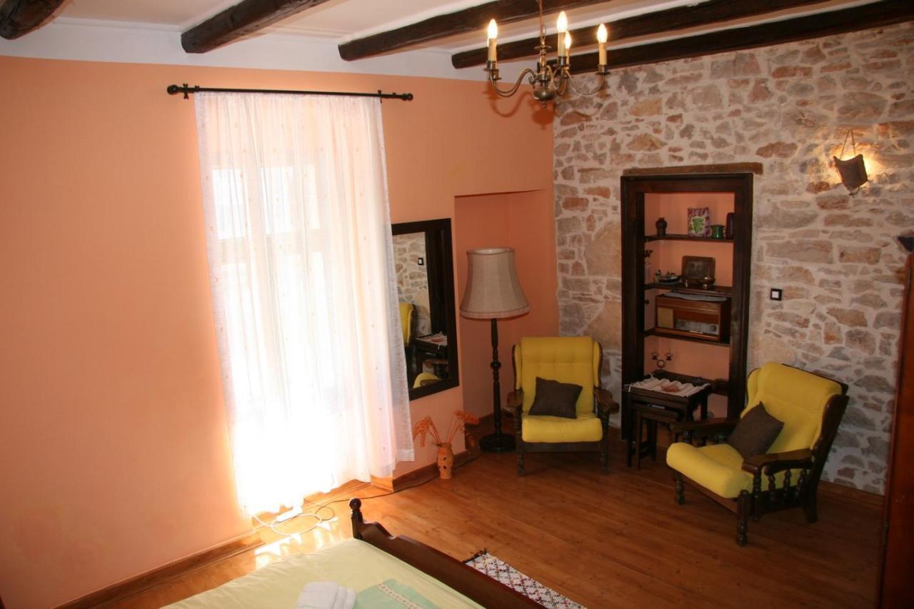 Apartments Sena Pula Bagian luar foto